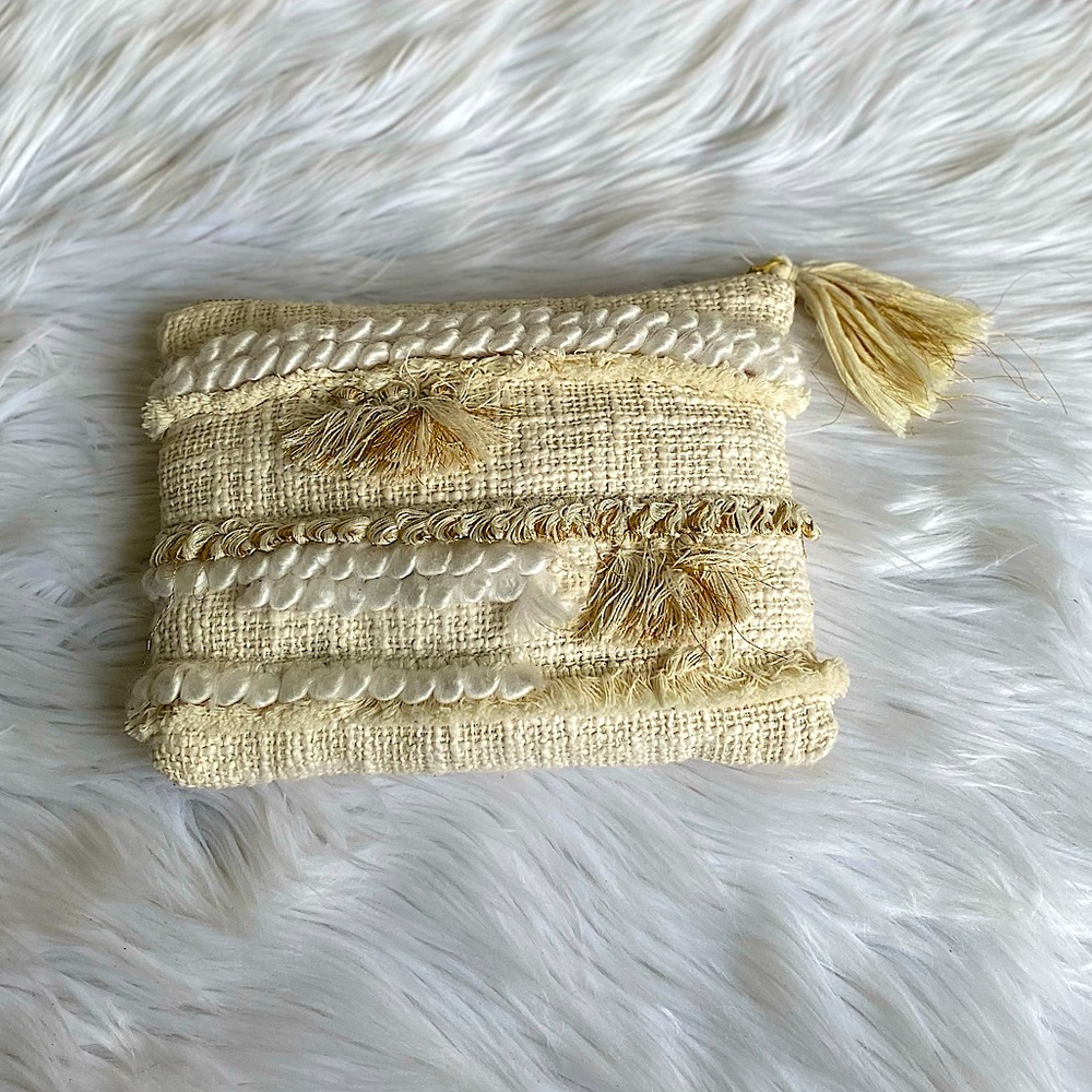 Apricot Lane boutique NWOT beachy clutch cream colored purse